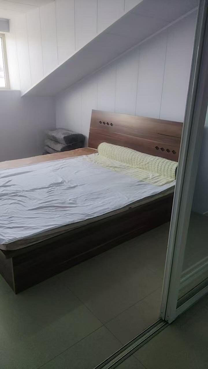 出租学府华庭8楼