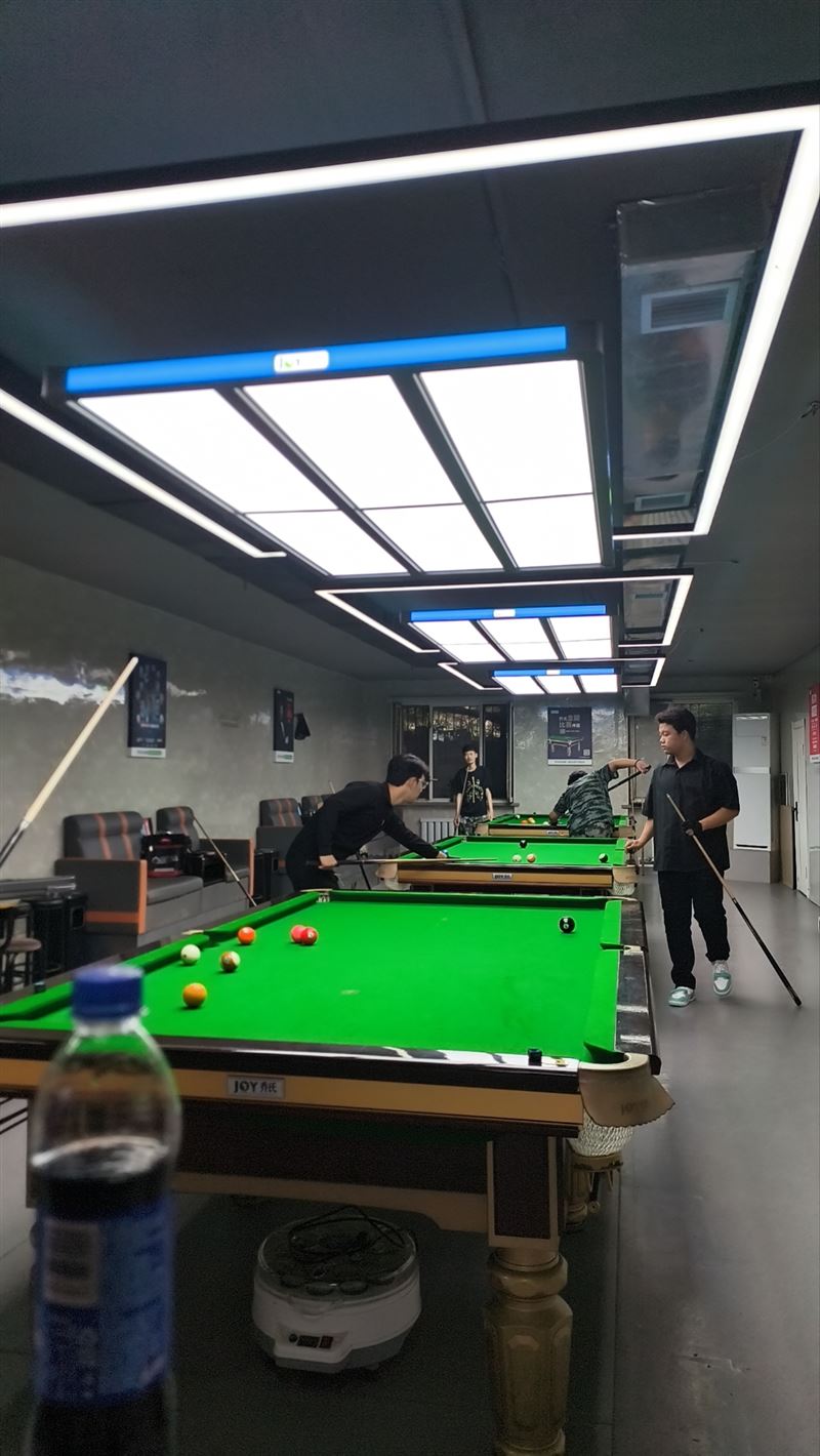台球厅乔氏金腿